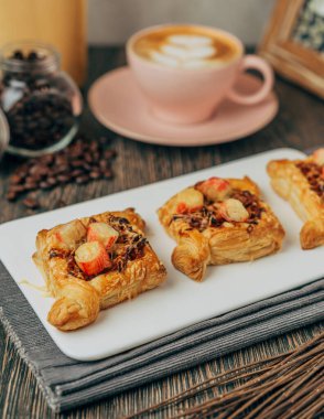 Farklı türde taze ekmek. 