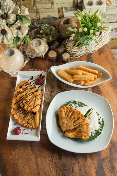 Makanan Penutup Pisang Goreng Kluay Tod Thai Dan Cassava — Stok Foto