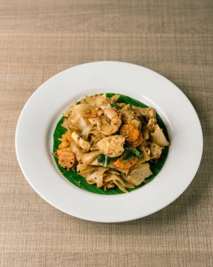 Vietnam Kızarmış Pho Eriştesi