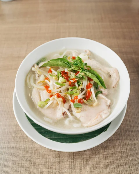 Sup Mie Ayam Dan Sayuran Segar Vietnam — Stok Foto