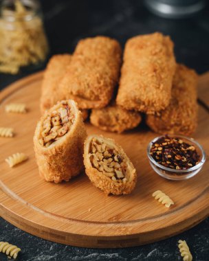 Endonezya Çıtır Makarna Börekleri / Risoleler