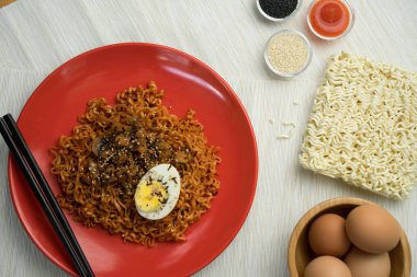 Kore Baharatlı Erişte / Samyang