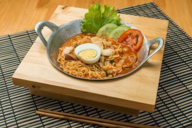 Kore Erişte Çorbası (Janchi Guksu)