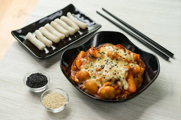 Tteokbokki Fromage Avec Mozzarella Tteokbokki Gâteaux Riz Sautés Œufs Durs — Photo