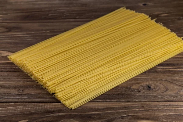 Spaghetti pasta sul tavolo di pietra — Foto Stock