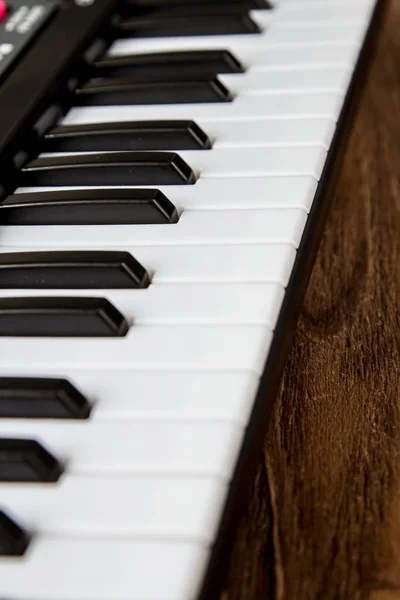 Piano keyboard close-up on wooden background — Stock Photo, Image