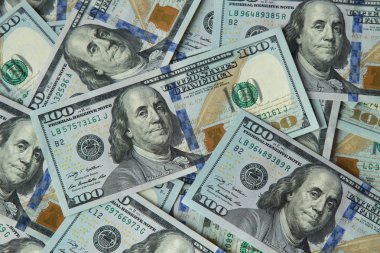 100 Amerikan Doları banknot dağınık