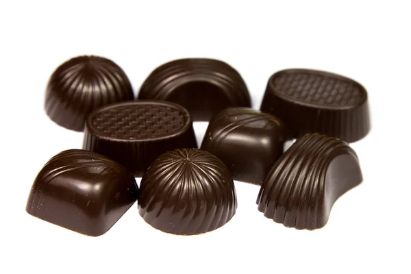 Beyaz arka plan üzerinde izole birçok chokolate şekerler — Stok fotoğraf