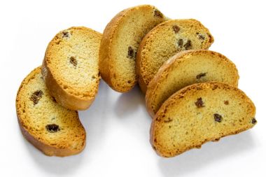 Beyaz arka plan üzerinde izole üzümlü Slised ekmek