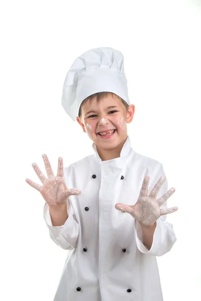 Carino piccolo chef giocherellone con farina sulle mani — Foto Stock