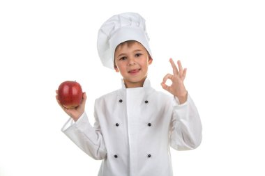 Tamam jest yapma ve Kırmızı elma elinde Şef üniforma giyen sevimli küçük çocuk