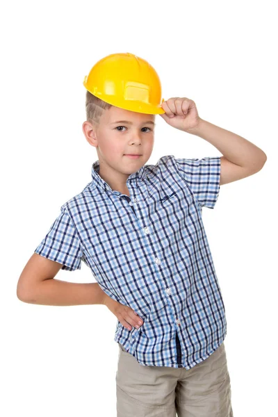 Retrato emocional de belo menino adolescente caucasiano vestindo chapéu duro amarelo de segurança . — Fotografia de Stock