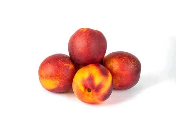 Вкусные персики с рынка, крупный план — стоковое фото