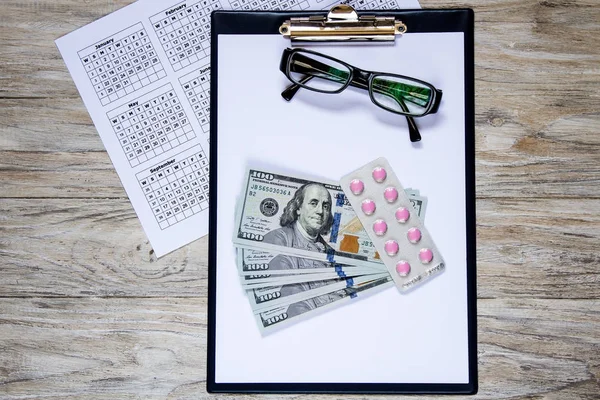 Bribe and health. Sedative medicine. Business objects on the wooden table — Stock Photo, Image