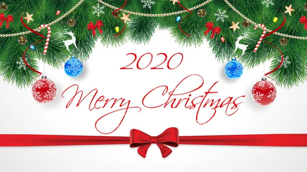 2020 Feliz Navidad. Lindo original Feliz Navidad felicitaciones tarjeta con suscripción. Suscripción sobre fondo blanco con borlas navideñas y franja roja y lazo en el centro — Foto de Stock