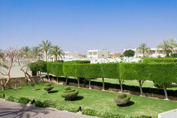 Mısır, güzel bahçe otel resort ve geleneksel Arap tarzında inşa Resort mimarisinde — Stok fotoğraf