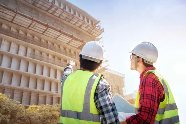 Ingénieurs Discussion Avec Des Consultants Sur Les Détails Construction Sur — Photo