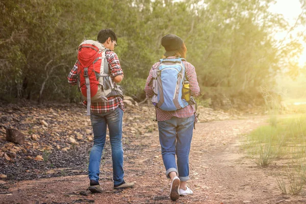 Muži Ženy Mají Batoh Pěší Túry Camper Camping Hiking Tour — Stock fotografie