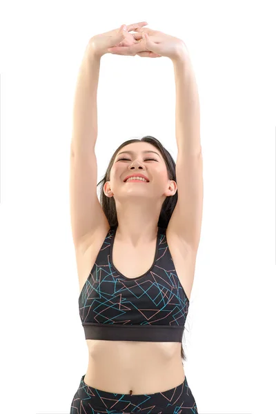 Güzel Asyalı kadınlar egzersiz ve yoga yapmadan önce ısınıyorlar. İzole edilmiş beyaz bir geçmişi olan Asyalı bir kızın fotoğrafı. Fitness ve sağlıklı yaşam tarzı konsepti.