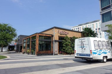 Orlando, FL / USA-4 / 11 / 20: FL ABD 'nin Orlando kentindeki Nona Gölü' ndeki Laureate Park 'taki küçük tabak modern restoran ve bar Chroma' nın dışı.