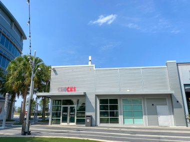 Orlando, FL / USA-4 / 10 / 20: Orlando, Florida 'daki Nona Gölü' nde çikolata ve çorap satan bir Chocks perakende mağazasının dışı.