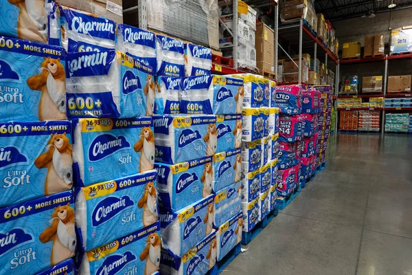 Orlando Usa Stacks Charmin Scott Prošívané Severní Značky Toaletní Papír — Stock fotografie