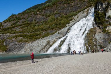 Nugget Şelalesi Juneau, Alaska 'daki Mendenhall Buzulu' nda..