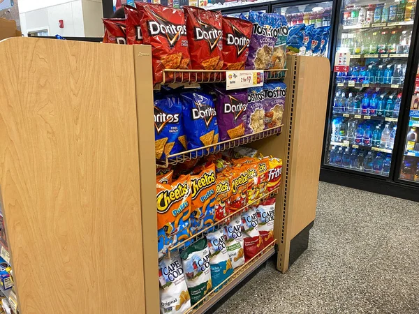 Orlando Usa Potato Chip Display Wawa Gas Station Fast Food — стоковое фото