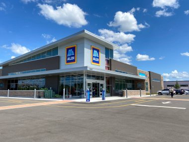 Orlando, FL / USA-5 / 17 / 20: Nona Gölü, Orlando, Florida 'da yepyeni bir Aldi' nin dışı.