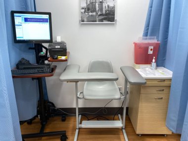 Orlando, FL / USA -5 / 8 / 20: Kanın hastalıklar veya uyuşturucu kullanımı için test edildiği bir laboratuvar.