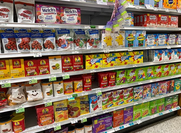 Orlando Usa Fruit Snack Aisle Publix Grocery Store — стоковое фото