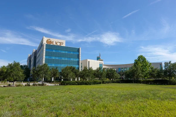 Orlando, FL / USA - 5 / 6 / 20: Orlando, Florida 'daki Lake Nona bölgesindeki Central Florida Tıp Fakültesi Dış Üniversitesi.