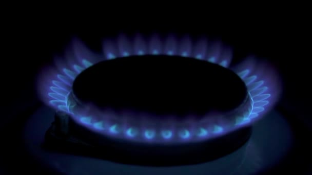 Φυσικό Αέριο Καύσης Από Την Κουζίνα Γκαζιού Σκοτεινή Αργή Κίνηση — Αρχείο Βίντεο