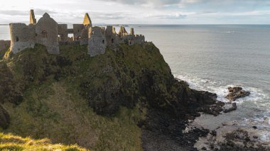 Kuzey İrlanda 'nın Antrim ilçesinin kuzey kıyısındaki kale.