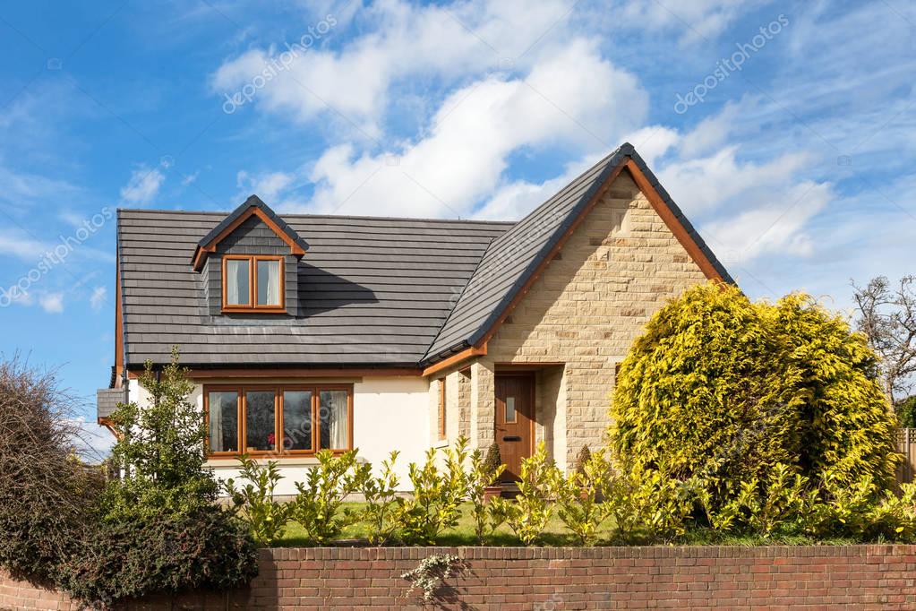 Englische Bungalow und schöner Garten — Redaktionelles
