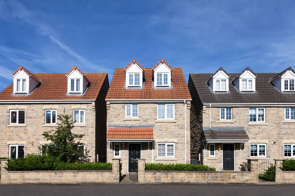 Row of new english houses — Stock Photo, Image