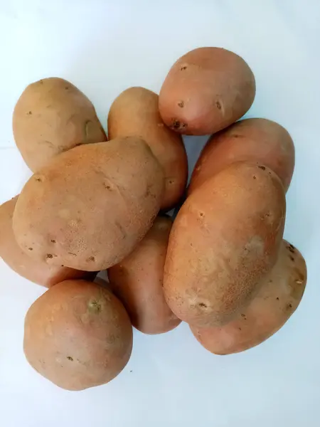 Nahaufnahme Von Jungen Kartoffeln Auf Weißem Hintergrund Von Oben — Stockfoto
