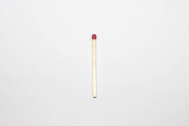 Beyaz arkaplanda tam bir eşleşme