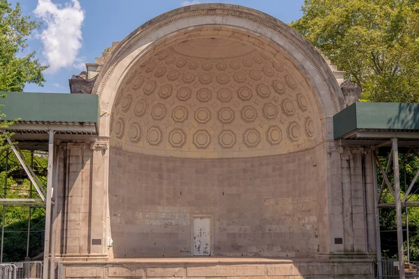 New York, New York / ABD - 24 Temmuz 2019: Naumburg Bandshell Central Park 'ta