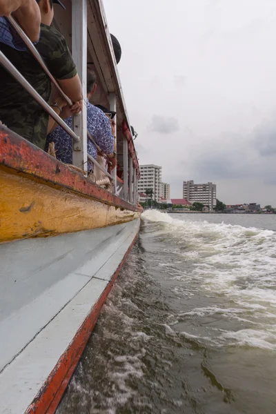 Bootsfahrt auf dem chao phraya Fluss — Stockfoto