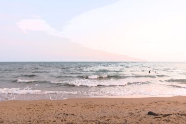 Plaj ve deniz günbatımı
