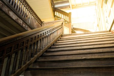 Eski ahşap merdiven