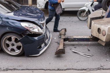 Yoldaki araba kazasından.
