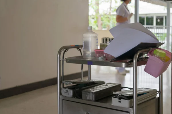 Equipamento médico no carrinho — Fotografia de Stock