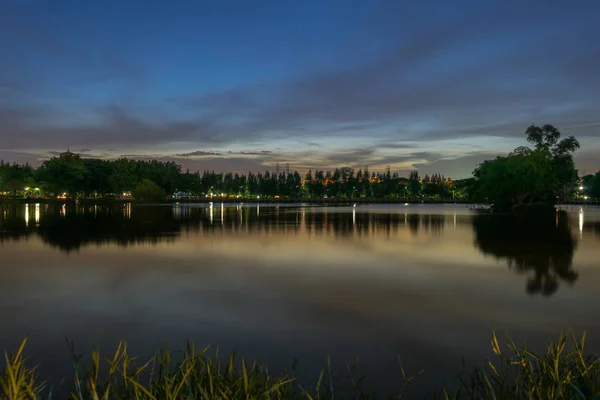 Sonnenuntergang im Park — Stockfoto