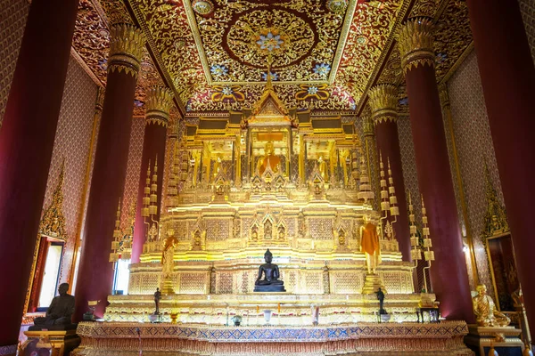 Estátua de buddha tailandesa no templo tailandês (Wat Thai ) — Fotografia de Stock
