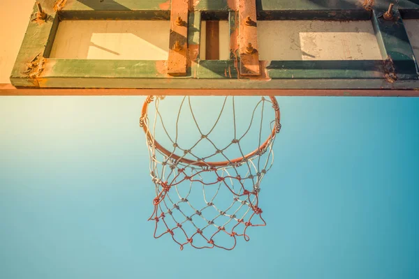 Basketball hoop in park — Stock Photo, Image