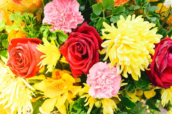 Krásný růžový květ v kytici — Stock fotografie