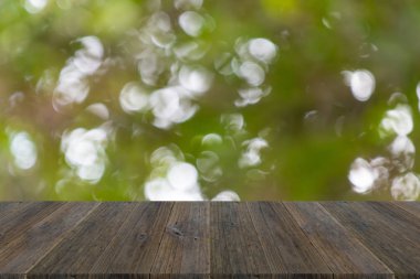 Ahşap teras ile doğanın soyut bokeh