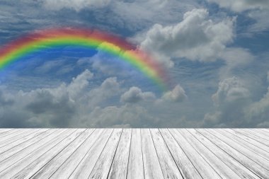 ahşap Teras ve rainbow ile mavi gökyüzü